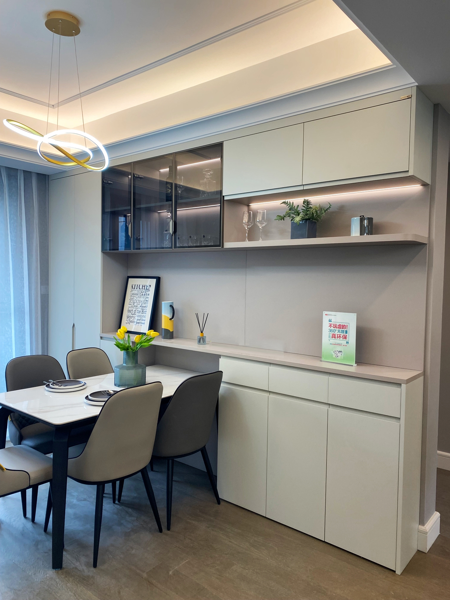 餐邊柜這樣裝,顏值實(shí)用雙滿(mǎn)分!